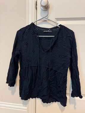 Abercrombie & Fitch navy blue eyelet blouse V-neckline blouse size S